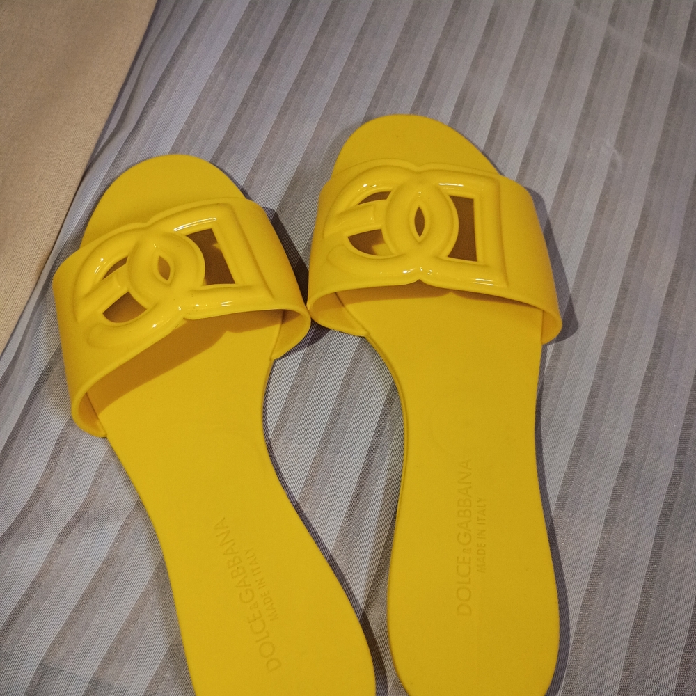 Dolce & Gabbana Bright Yellow Logo Cutout Slide Sandals